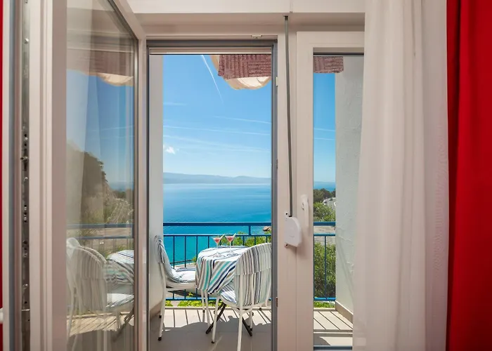 Caleta Seaview Suites - Pool & Jacuzzi